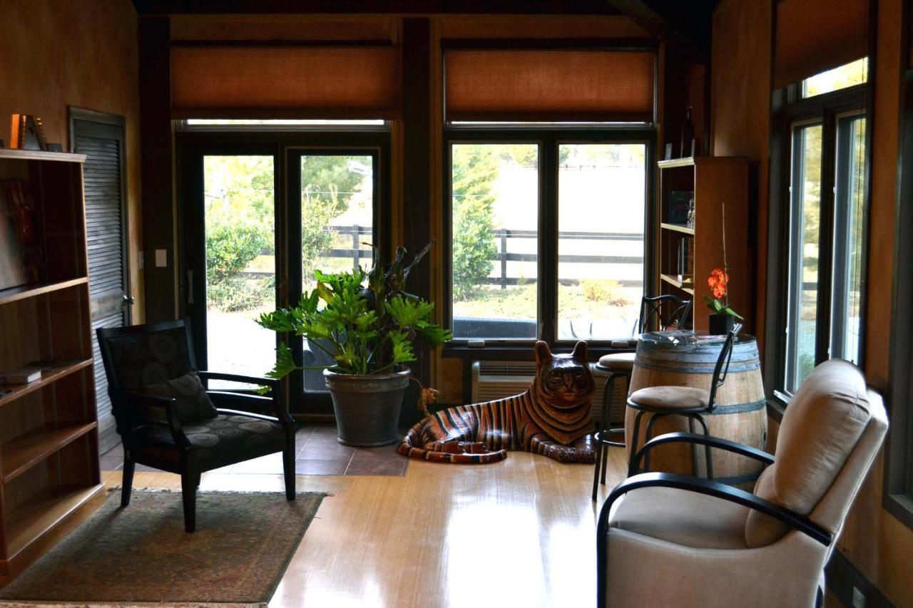 Glass House Winery Bed And Breakfast Earlysville Exterior photo